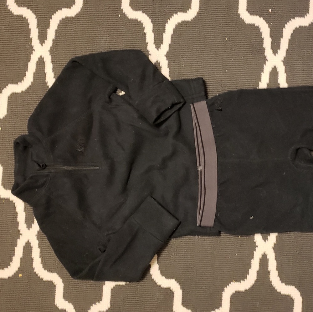 REI 18M Black Fleece Base Layer w/ FREE HAT